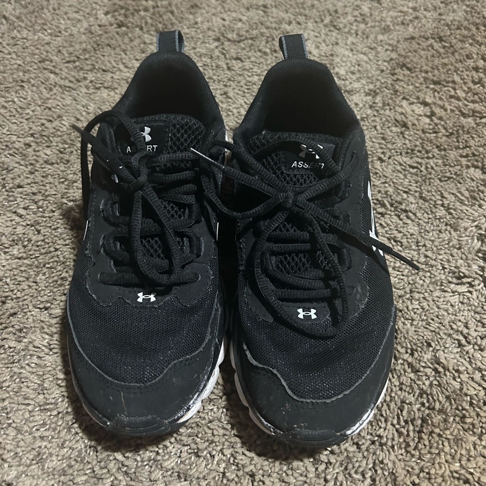 Under Armour - Black Youth Boys Size 3.5